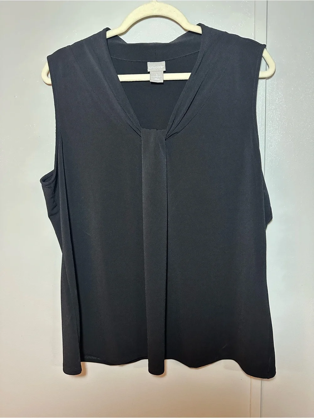 Chico’s Black Sleeveless V-Neck Pleat Front Top XL Office